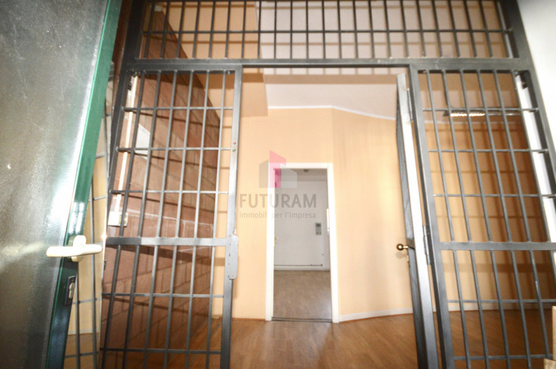 VICENZA OVEST (S. AGOSTINO) – RIF. 591FUTURAM - PER INFO 0444/310220

Su contesto artigianale, AL...