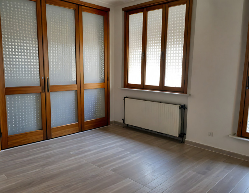 (Per INFO 3316190143) A Montebelluna, in zona centrale, proponiamo in vendita bellissimo attico a...