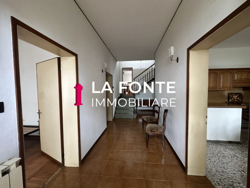 CAPRICCIO DI VIGONZA - CASA SINGOLA - con ampi spazi e potenzialità in un'ottima zona, questa abi...