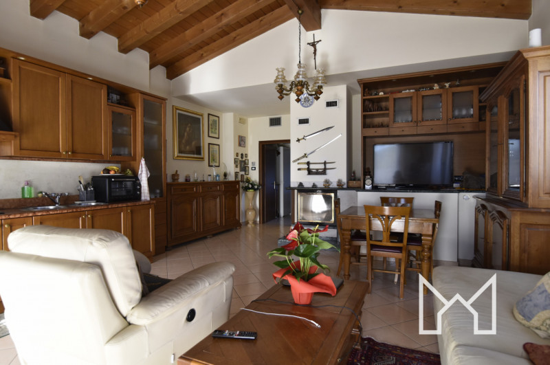 BASSANO DEL GRAPPA - In zona centro studi proponiamo abitazione indipendente disposta su due live...