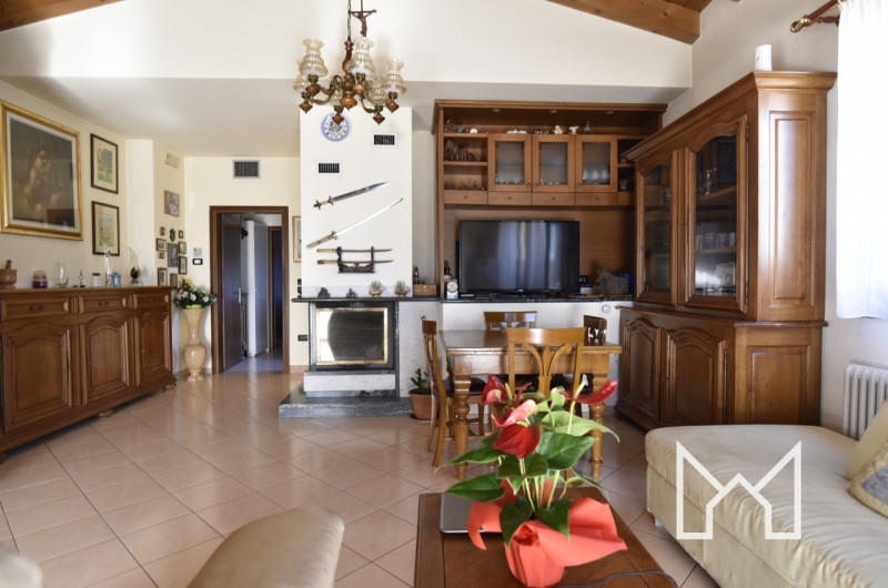 BASSANO DEL GRAPPA - In zona centro studi proponiamo abitazione indipendente disposta su due live...