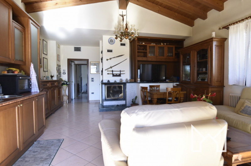 BASSANO DEL GRAPPA - In zona centro studi proponiamo abitazione indipendente disposta su due live...