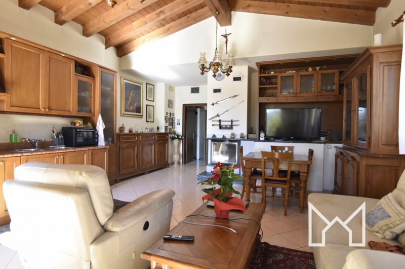 BASSANO DEL GRAPPA - In zona centro studi proponiamo abitazione indipendente disposta su due live...