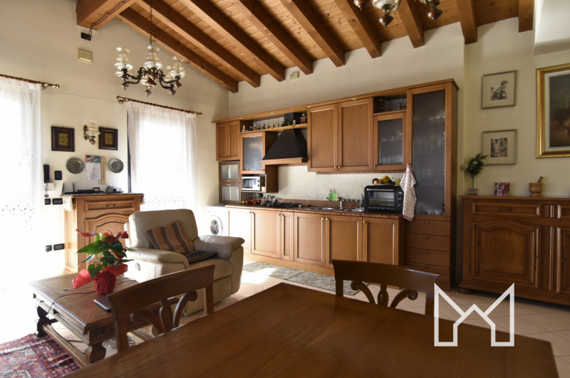 BASSANO DEL GRAPPA - In zona centro studi proponiamo abitazione indipendente disposta su due live...