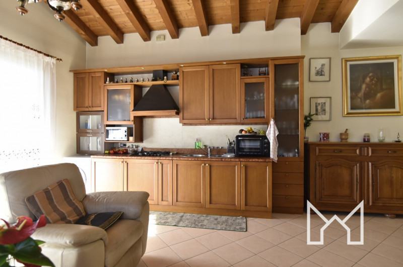 BASSANO DEL GRAPPA - In zona centro studi proponiamo abitazione indipendente disposta su due live...