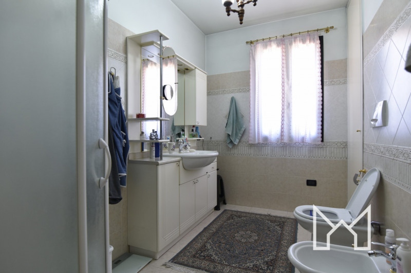 BASSANO DEL GRAPPA - In zona centro studi proponiamo abitazione indipendente disposta su due live...