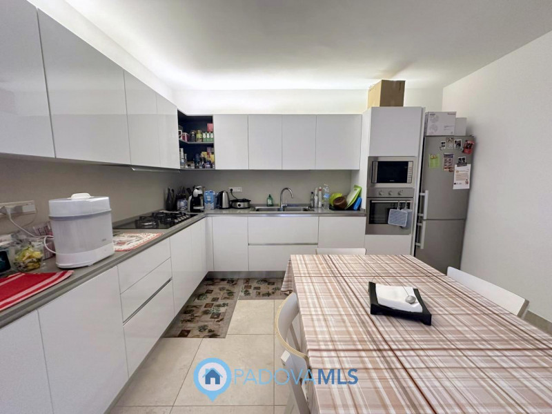 Immobile in esclusiva al Gruppo Padova MLS.

Scopri un'opportunità unica per diventare proprietar...