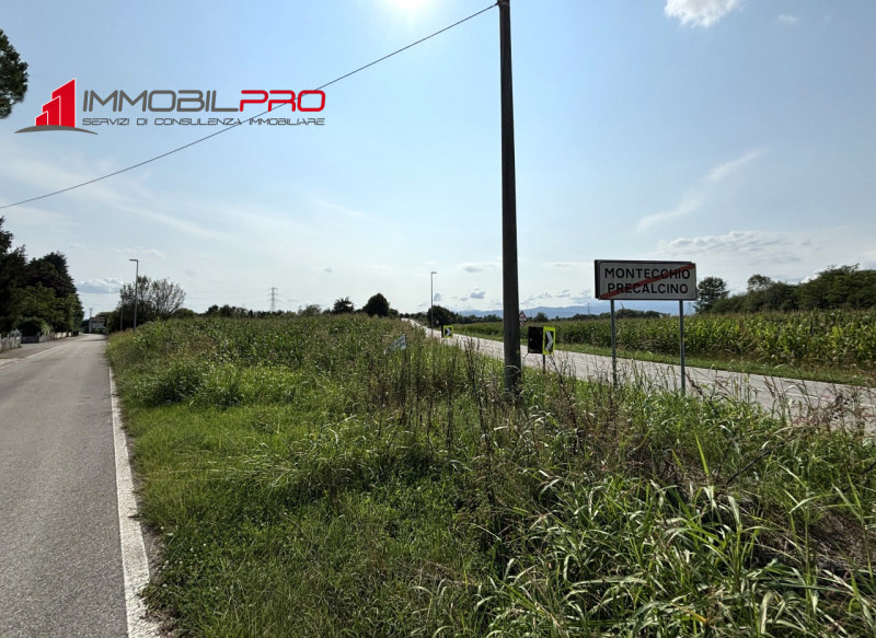 Proponiamo in vendita un terreno agricolo di 3040 mq, situato in una tranquilla zona di campagna ...