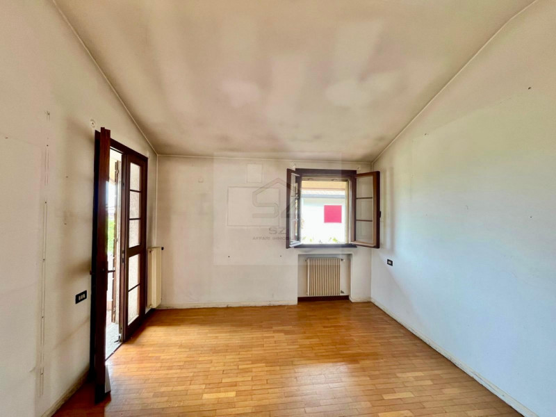 ABANO TERME – ZONA CENTRALE 

PORZIONE DI BIFAMILIARE CON 4 CAMERE 

In posizione tranquilla e co...