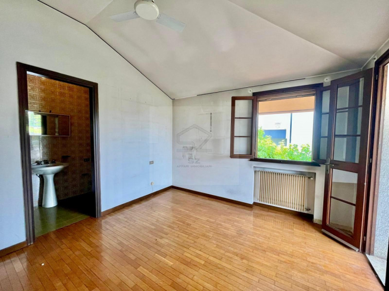 ABANO TERME – ZONA CENTRALE 

PORZIONE DI BIFAMILIARE CON 4 CAMERE 

In posizione tranquilla e co...