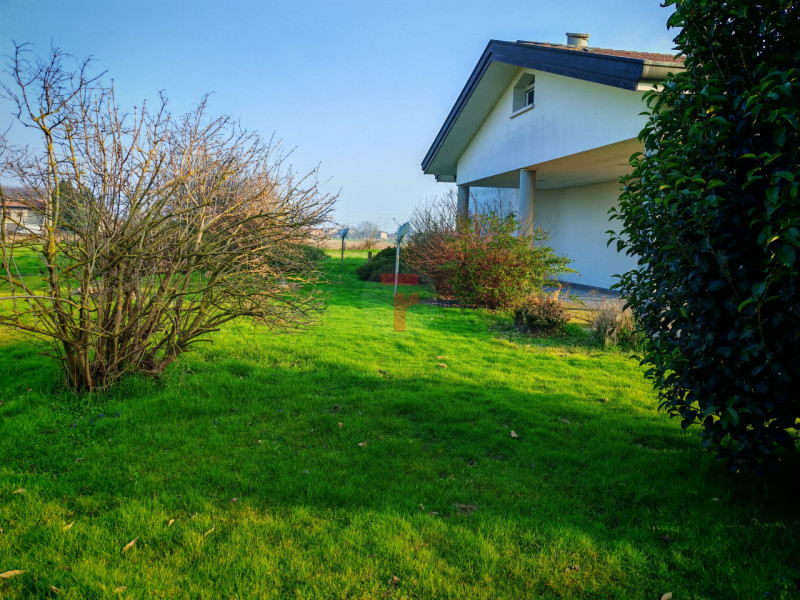 Benvenuti in questa residenza di prestigio che rappresenta un perfetto equilibrio tra lusso conte...