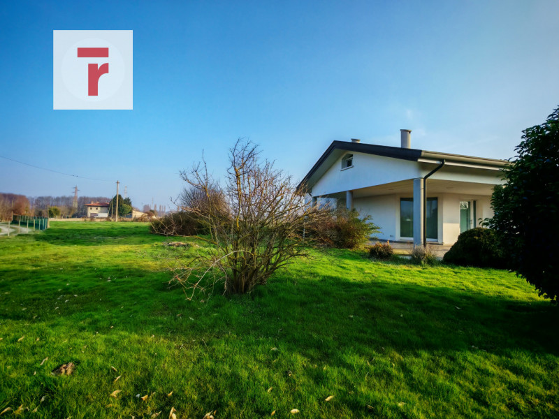 Benvenuti in questa residenza di prestigio che rappresenta un perfetto equilibrio tra lusso conte...