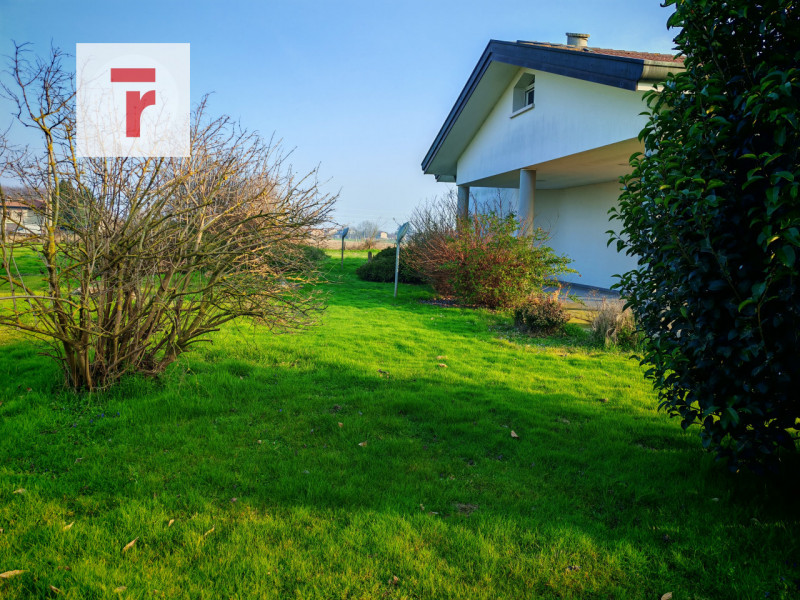 Benvenuti in questa residenza di prestigio che rappresenta un perfetto equilibrio tra lusso conte...