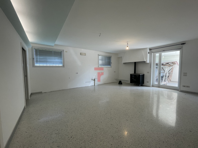 Benvenuti in questa residenza di prestigio che rappresenta un perfetto equilibrio tra lusso conte...