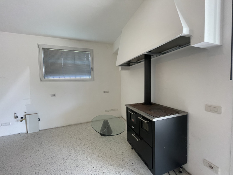 Benvenuti in questa straordinaria dimora che incarna l'essenza del lusso e della modernità. Situa...