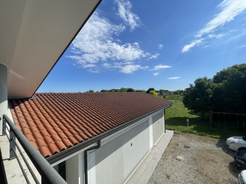 Benvenuti in questa straordinaria dimora che incarna l'essenza del lusso e della modernità. Situa...