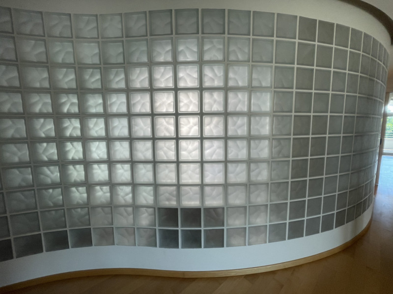 Benvenuti in questa straordinaria dimora che incarna l'essenza del lusso e della modernità. Situa...