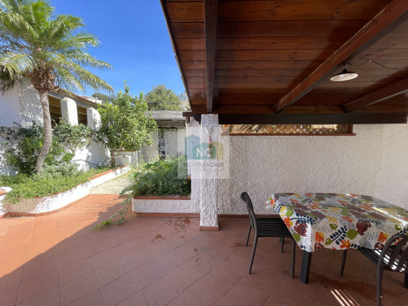 Situato nel cuore di Panza, una delle località più incantevoli del comune di Forio, proponiamo in...