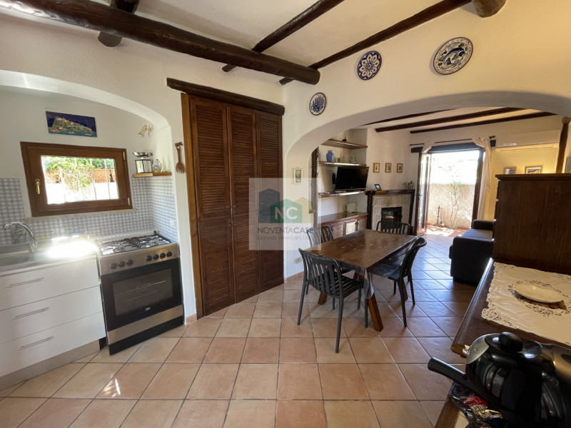 Situato nel cuore di Panza, una delle località più incantevoli del comune di Forio, proponiamo in...