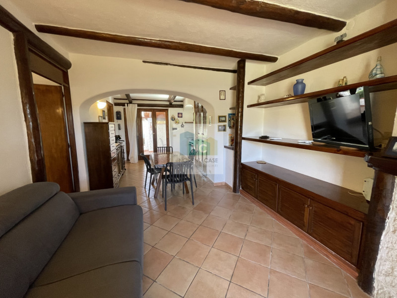 Situato nel cuore di Panza, una delle località più incantevoli del comune di Forio, proponiamo in...