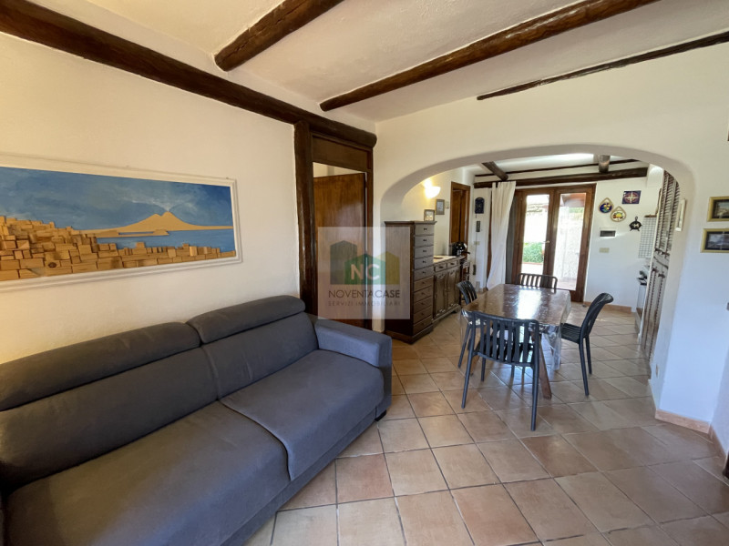 Situato nel cuore di Panza, una delle località più incantevoli del comune di Forio, proponiamo in...