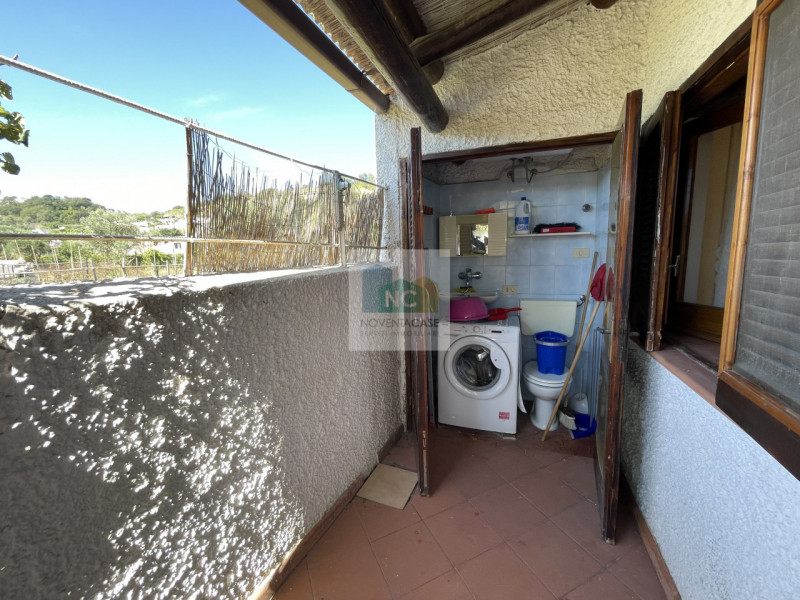 Situato nel cuore di Panza, una delle località più incantevoli del comune di Forio, proponiamo in...