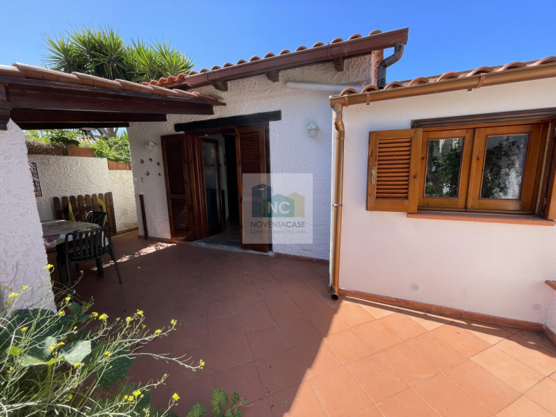 Situato nel cuore di Panza, una delle località più incantevoli del comune di Forio, proponiamo in...