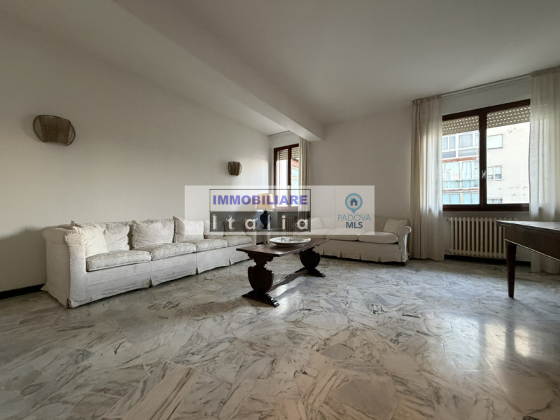 Padova centro (corso Milano): Se state cercando un'abitazione spaziosa e luminosa, non perdete qu...