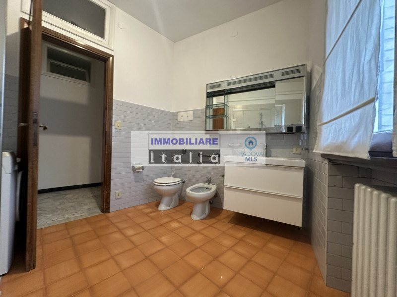 Annuncio dedicato alla locazione per STUDENTI UNIVERSITARI: Se state cercando un'abitazione spazi...