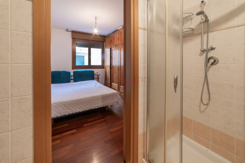 CAMPAGNA LUPIA - Proponiamo oggi in vendita APPARTAMENTO dalle generose metrature, situato in pos...