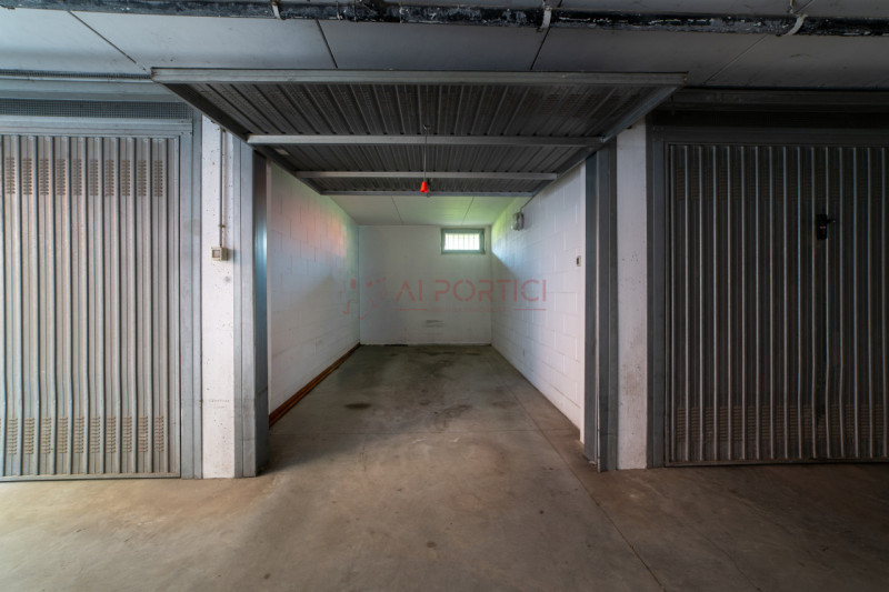 CAMPAGNA LUPIA - Proponiamo oggi in vendita APPARTAMENTO dalle generose metrature, situato in pos...