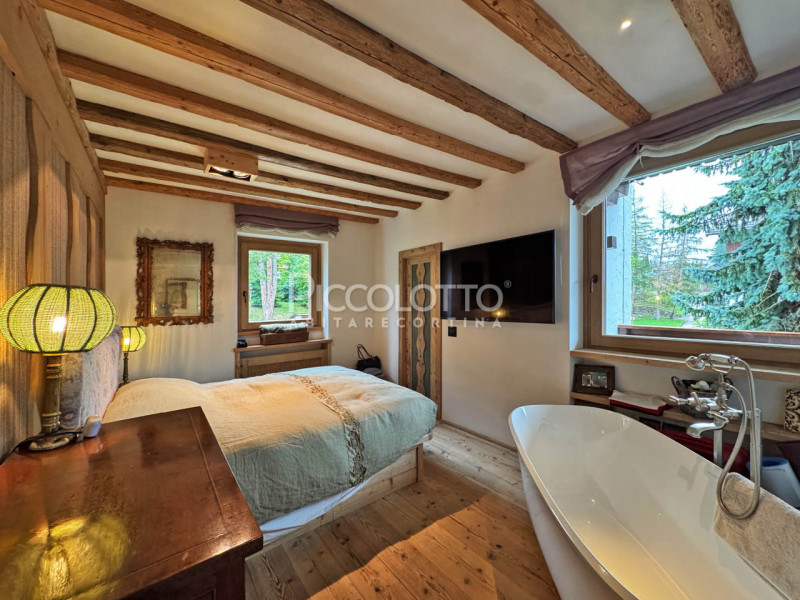 Rif. A5326 - Nel cuore pulsante di Cortina d’Ampezzo, a soli 3 minuti a piedi da Corso Italia e d...