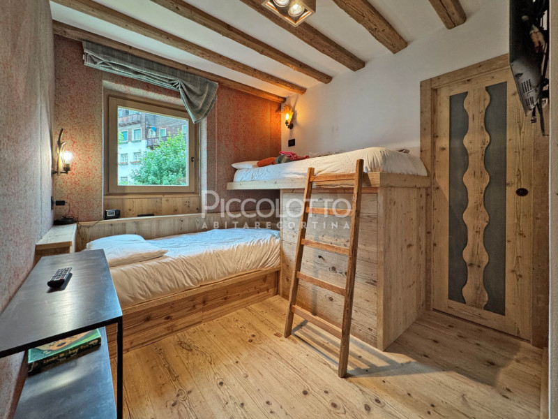 Rif. A5326 - Nel cuore pulsante di Cortina d’Ampezzo, a soli 3 minuti a piedi da Corso Italia e d...