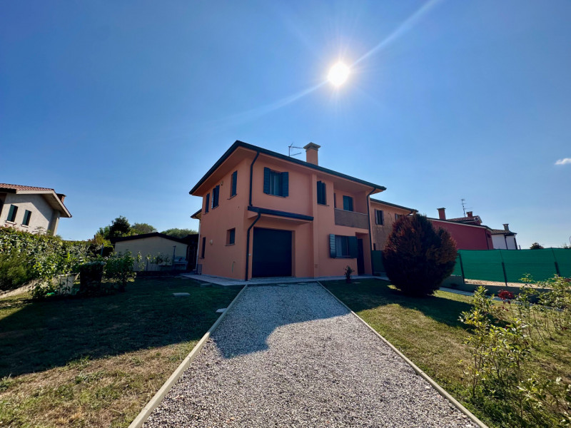 Villa Estense Vendita Bifamiliare