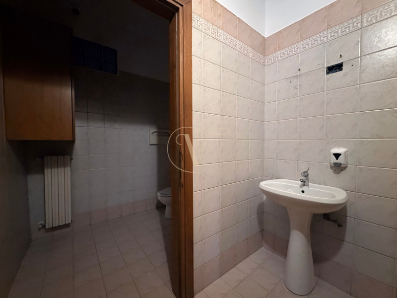 Ti presentiamo un'opportunità unica nel cuore della zona Ospedali di Padova!
Questo delizioso neg...