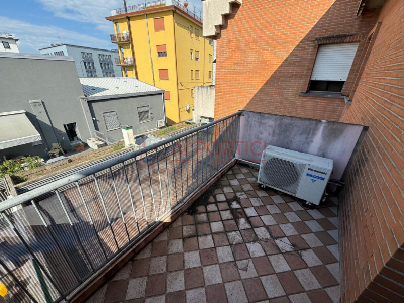 PIOVE DI SACCO centro - APPARTAMENTO arredato con una mansarda vivibile di 50 mq arredato situato...