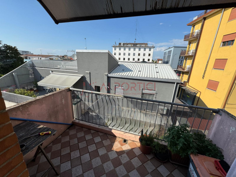 PIOVE DI SACCO centro - APPARTAMENTO arredato con una mansarda vivibile di 50 mq arredato situato...