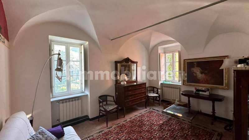 Imperia - Costiolo: A pochi km da Prelà dove troviamo i servizi principali, in vendita antica cas...