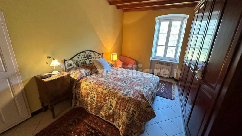 Imperia - Costiolo: A pochi km da Prelà dove troviamo i servizi principali, in vendita antica cas...