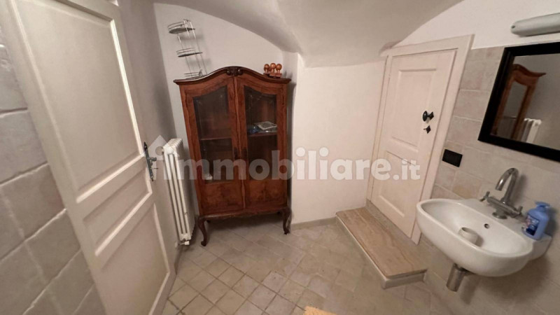 Imperia - Costiolo: A pochi km da Prelà dove troviamo i servizi principali, in vendita antica cas...