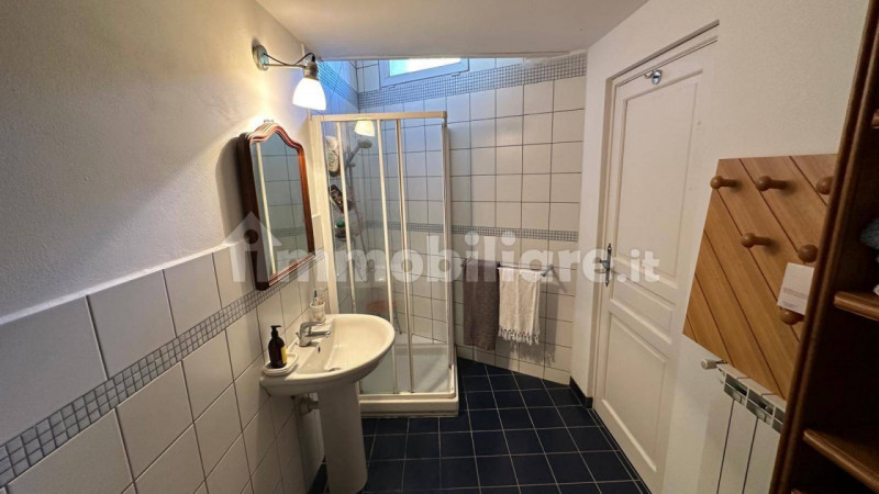 Imperia - Costiolo: A pochi km da Prelà dove troviamo i servizi principali, in vendita antica cas...