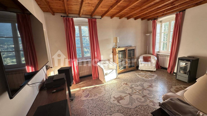 Imperia - Costiolo: A pochi km da Prelà dove troviamo i servizi principali, in vendita antica cas...