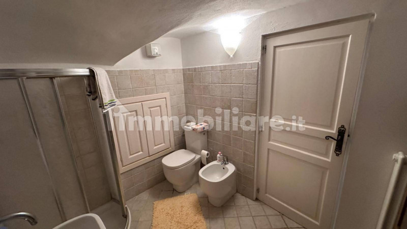 Imperia - Costiolo: A pochi km da Prelà dove troviamo i servizi principali, in vendita antica cas...