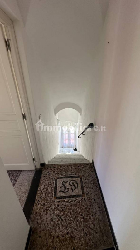 Imperia - Costiolo: A pochi km da Prelà dove troviamo i servizi principali, in vendita antica cas...