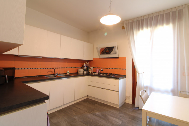 MONSELICE: proponiamo in vendita un luminoso e spazioso appartamento quadrilocale di ben 140 mq s...