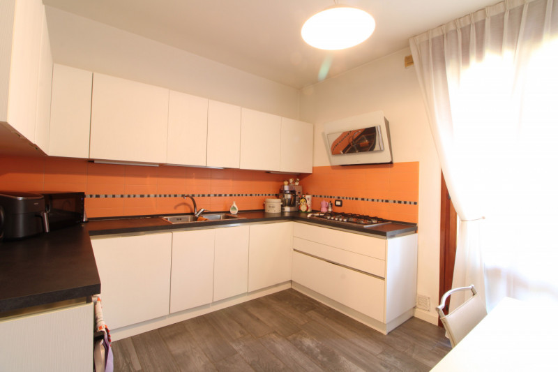 MONSELICE: proponiamo in vendita un luminoso e spazioso appartamento quadrilocale di ben 140 mq s...