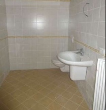 CHIAMPO (VI) PIAZZALE MARIANO RUMOR 12 - Piena proprietà di  ufficio al piano primo, in posizione...