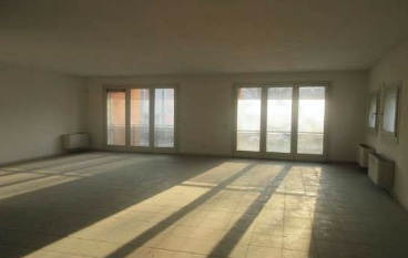 CHIAMPO (VI) PIAZZALE MARIANO RUMOR 12 - Piena proprietà di  ufficio al piano primo, in posizione...