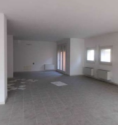 CHIAMPO (VI) PIAZZALE MARIANO RUMOR 12 - Piena proprietà di ufficio al piano primo, in posizione ...