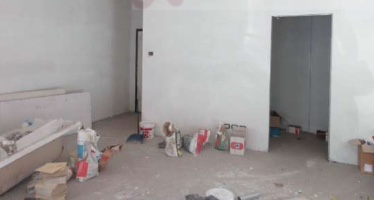 CHIAMPO (VI) PIAZZALE MARIANO RUMOR - Piena proprietà di negozio al piano terra, posto in posizio...